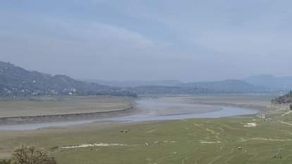 Himachal Pradesh Water level of Gobind Sagar lake bilaspur decreases prematurely water sports activities close