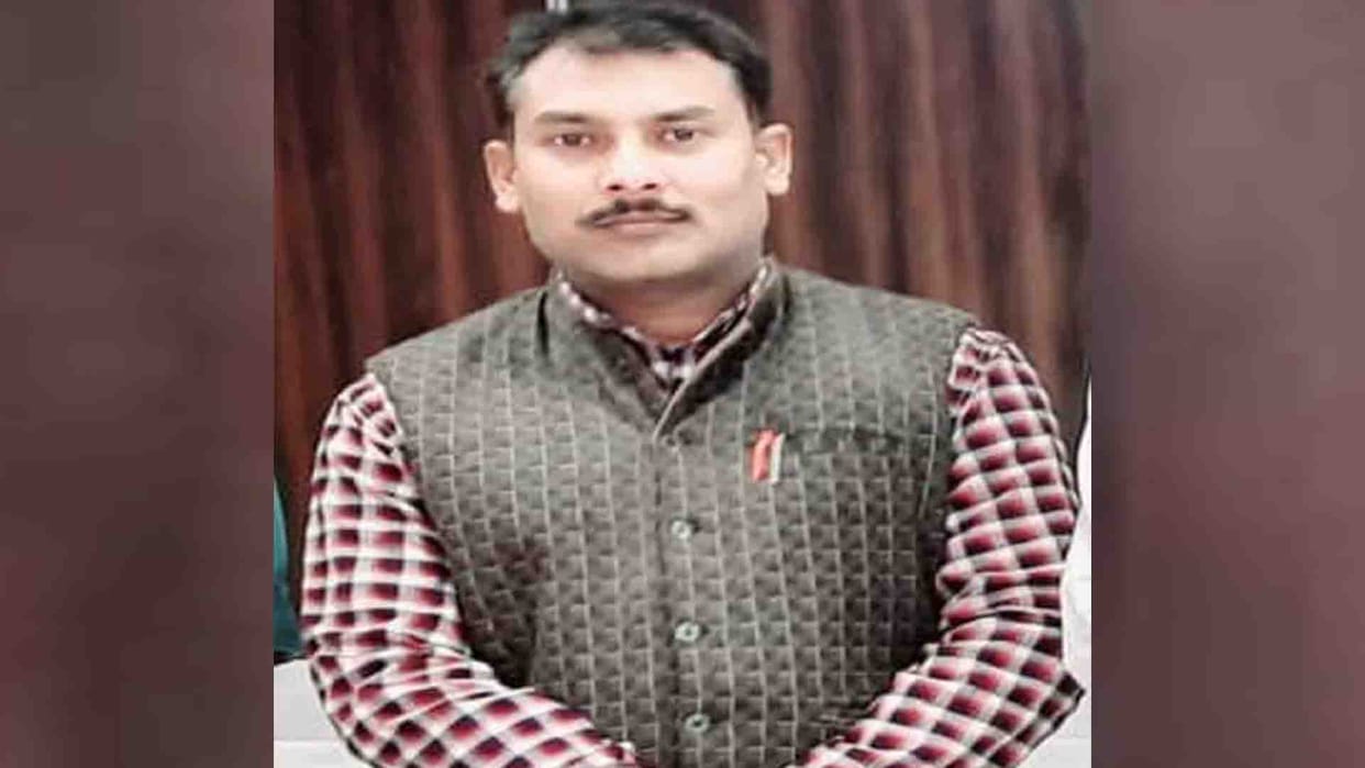 Fatehpur: Bike riding teacher hit by tractor, dies