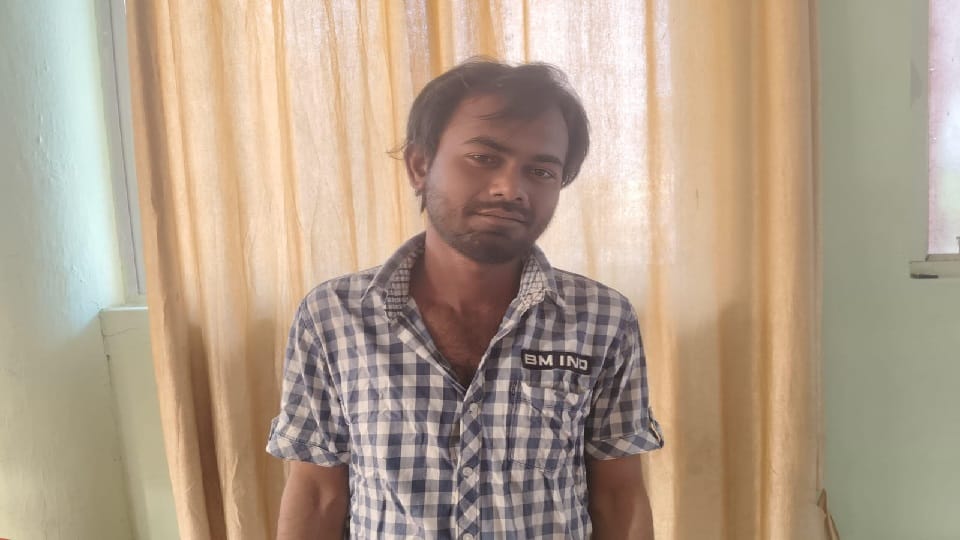 पुलिस की गिरफ्त में आरोपी
