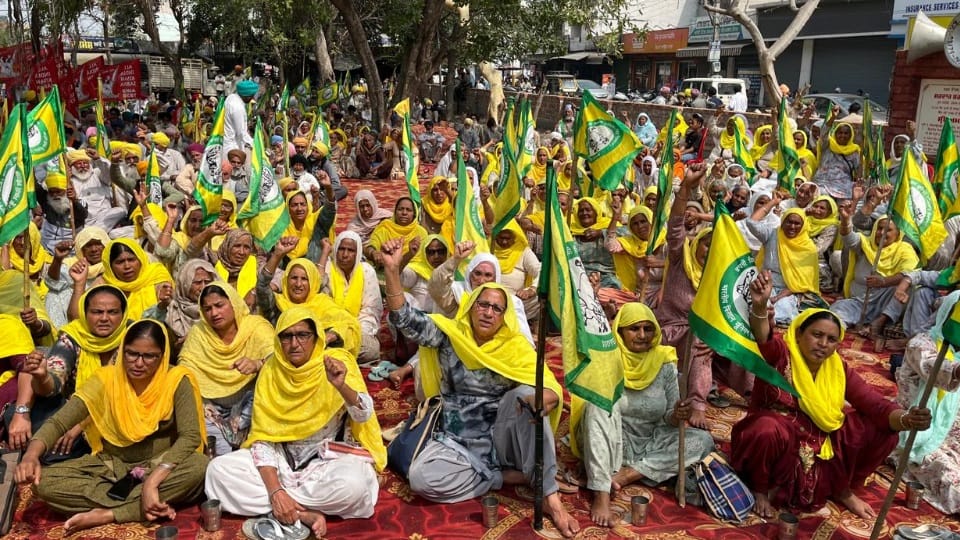 Farmers protest ministers and MLAs houses in Punjab today CM Bhagwant Mann