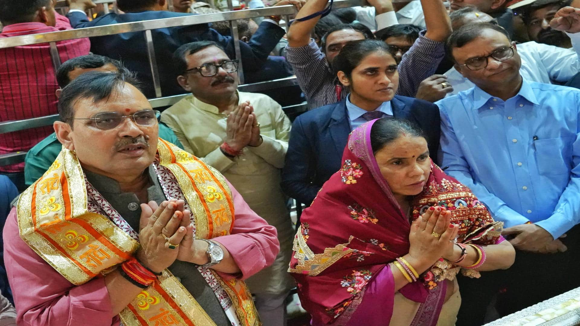 सपरिवार बाबा श्याम के दर्शन करते हुए सीएम भजनलाल शर्मा