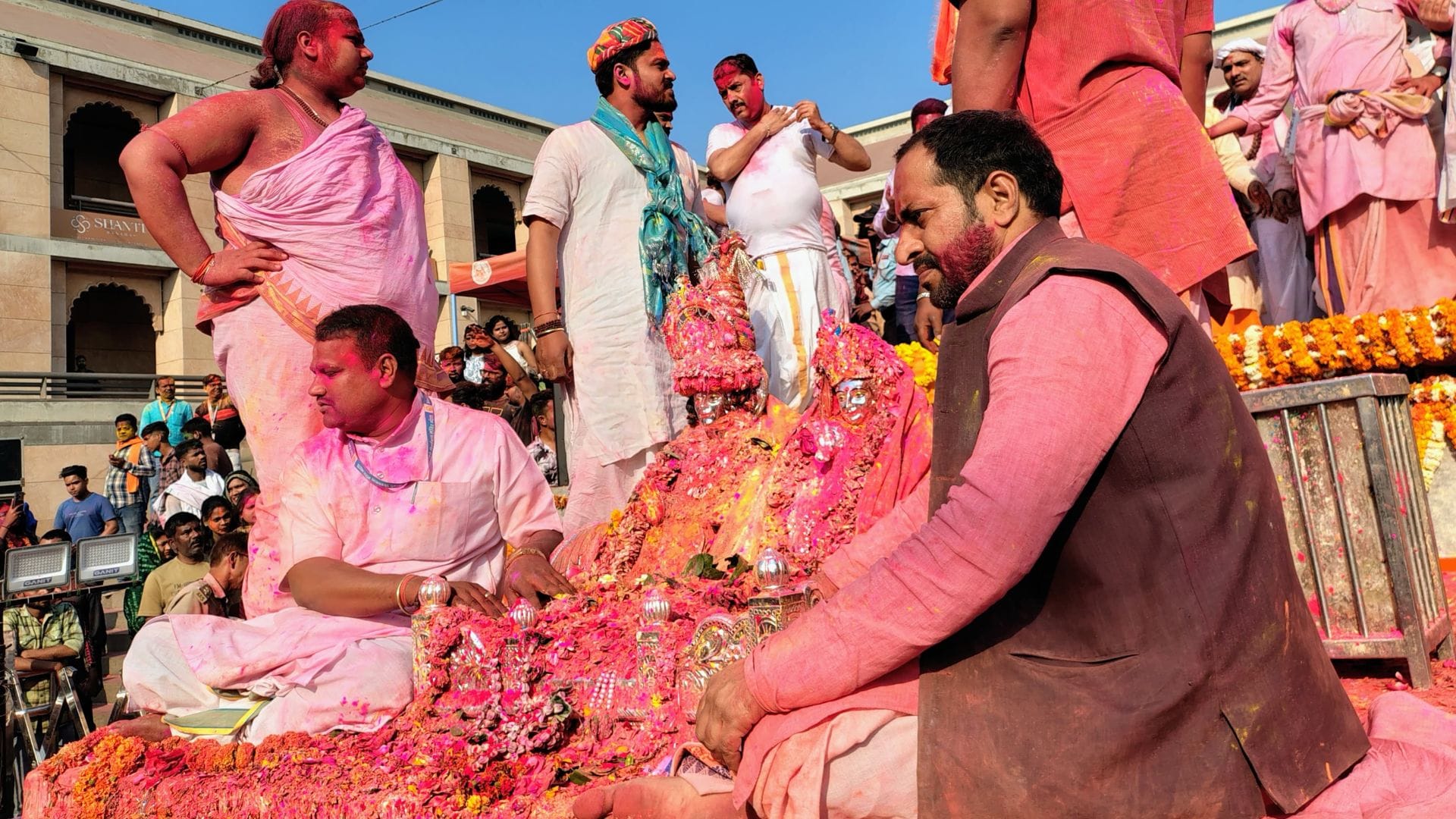 Amazing view of Rangbhari Ekadashi in Kashi Vishwanath Dham