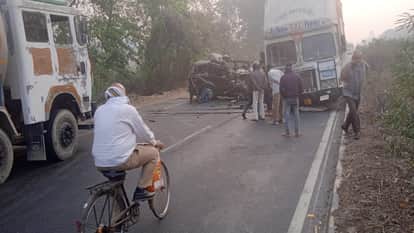 Three people from Gorakhpur died in a road accident in Basti, the accident happened due to speeding