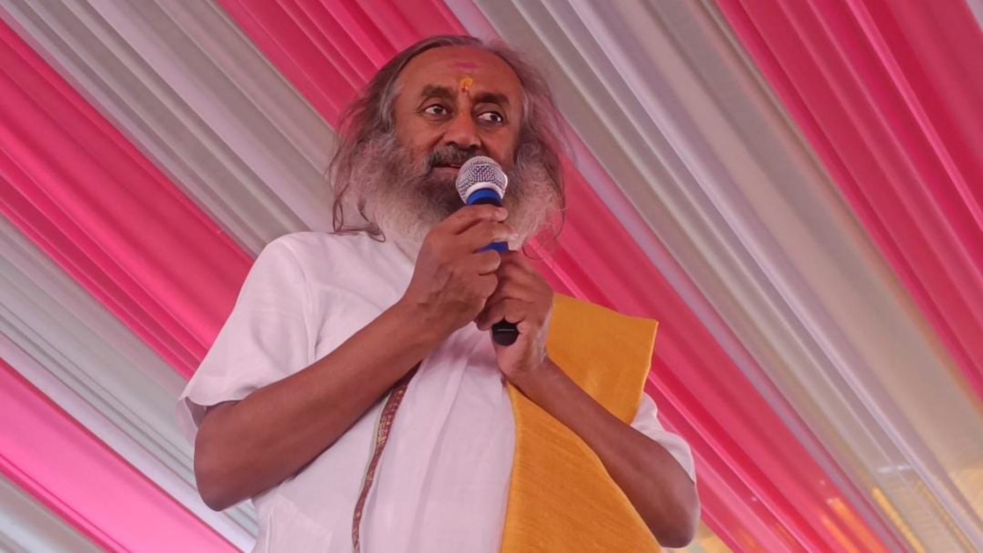 Ujjwal Bihar Mahasatsang: Sri Sri Ravishankar gave message of knowledge meditation mantras of balanced life