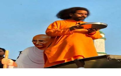 man heigh statue of Mahatma Gandhi installed on the banks of Ganga, Kriya Yoga followers bid farewell to Kumbh
