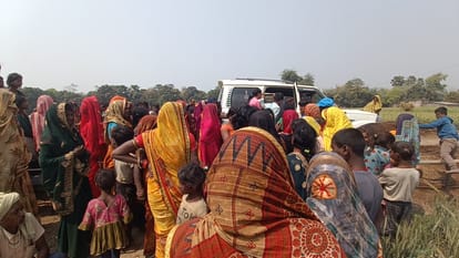 Begusarai: 3 friends who went out to buy vegetables crushed by speeding truck, one youth died; two critical