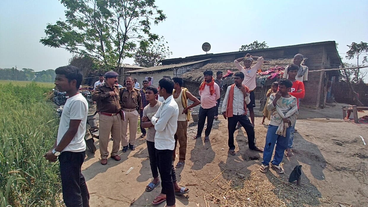 Begusarai: 3 friends who went out to buy vegetables crushed by speeding truck, one youth died; two critical