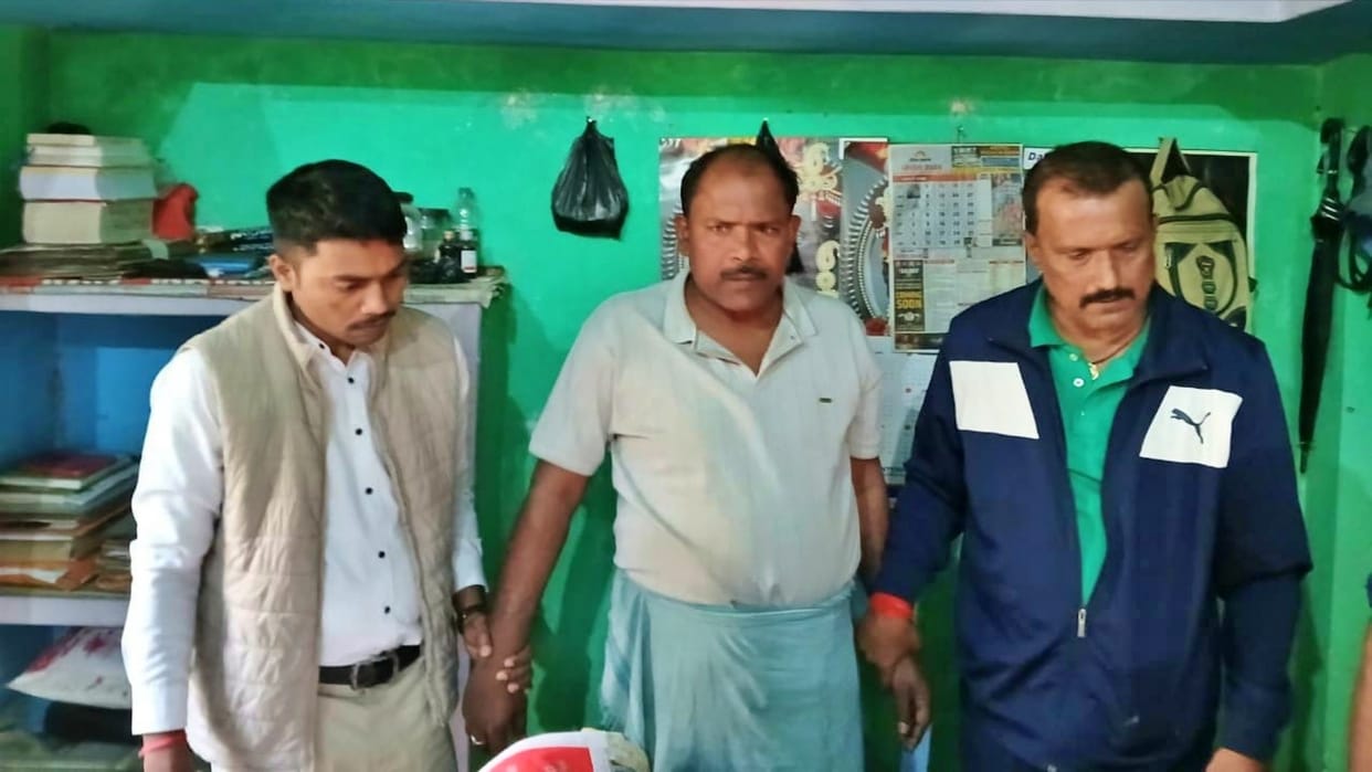 Bettiah: Vigilance department arrested SI red handed while taking bribe, there was a stir in police department
