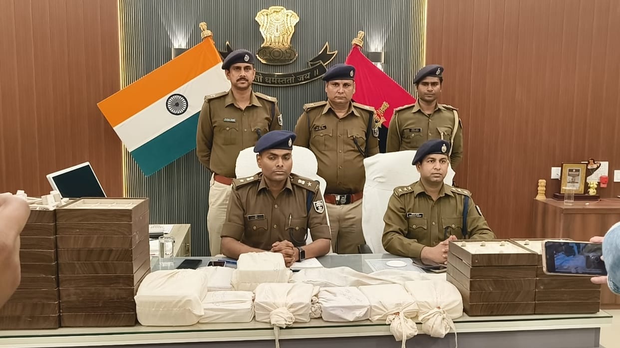 Bihar News : tanishq ara robbery bihar police recovered jewellery loot from Jewelery Shop