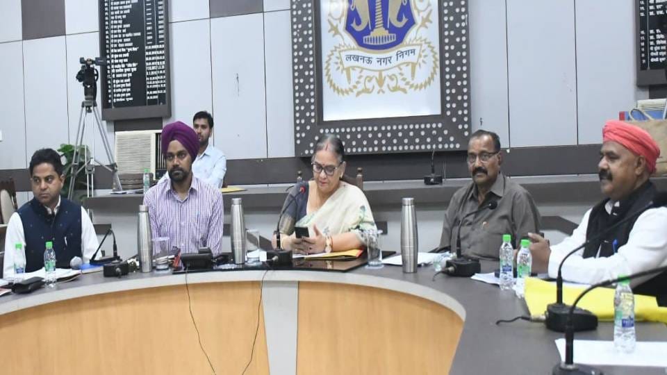 BJP councillors openly opposed mayor by not attending municipal corporation executive meeting in Lucknow