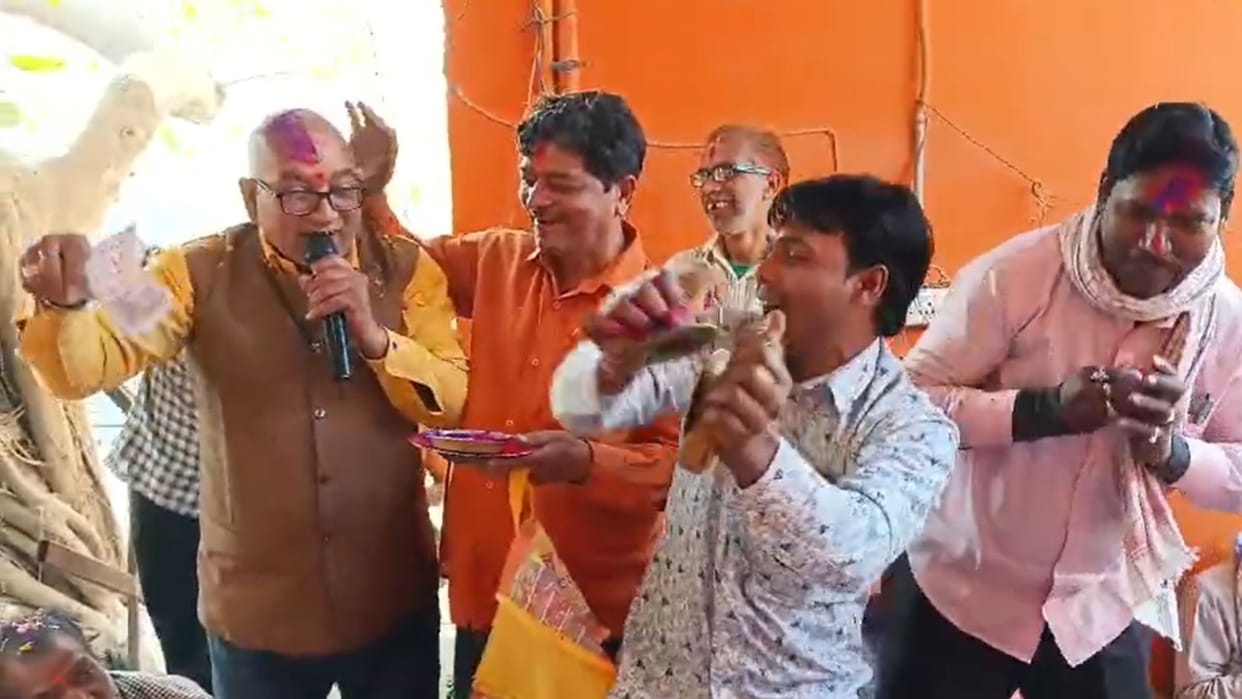 After Sundarkand Paath people applied abir gulal to each other