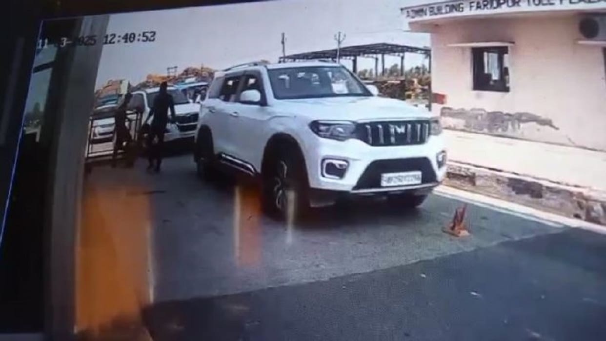 BJP former MP dharmendra kashyap supporters beaten up worker at Faridpur toll plaza in Bareilly