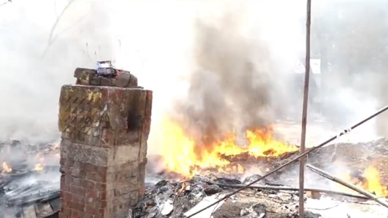 Fire broke out in the old municipal corporation building of Raipur, major damage was averted