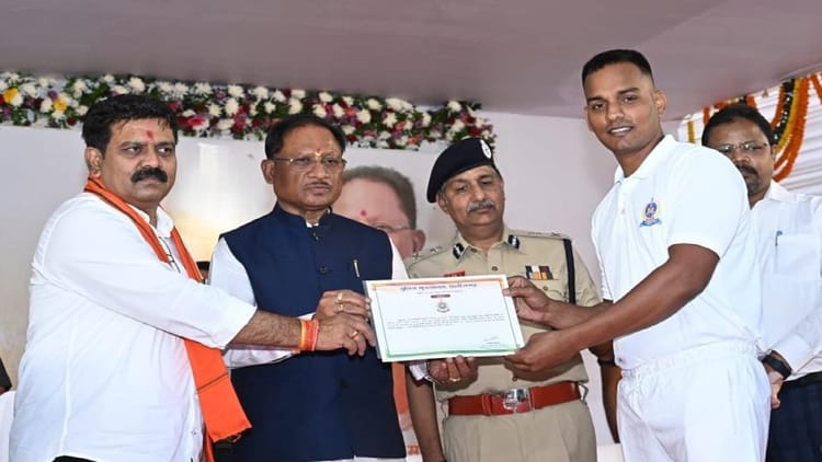 CG News: सीएम साय ने उप निरीक्षक संवर्ग में चयनित अभ्यर्थियों को प्रदान किया नियुक्ति पत्र, कही ये बात