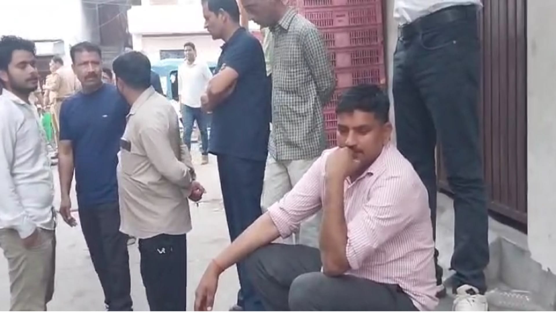 Kanpur Murder Student got angry after seeing photos with girls boyfriend slit her throat with a surgical blade