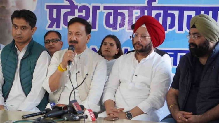 Uttarakhand: कांग्रेस और भाजपा नेताओं में छिड़ी जुबानी जंग, पूर्व मंत्री दिनेश अग्रवाल के बयान से बवाल