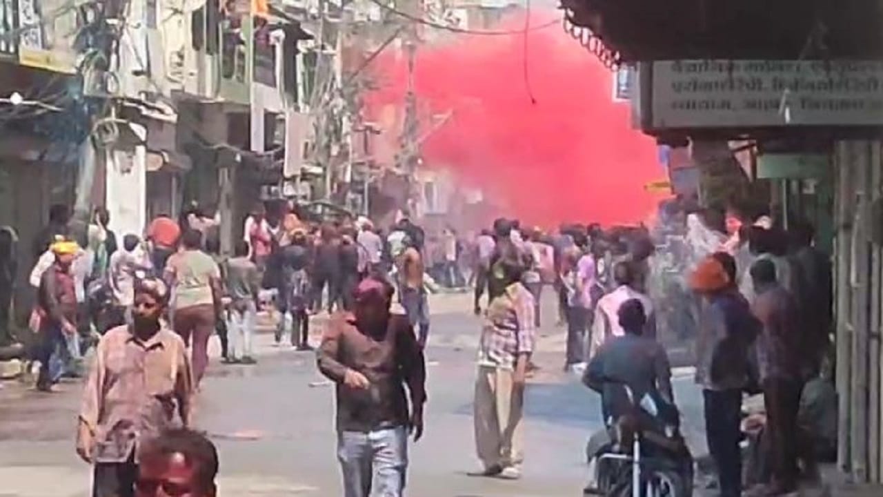 Holi 2025 Shahjahanpur Laat Sahab juloos unique tradition is 300 years old