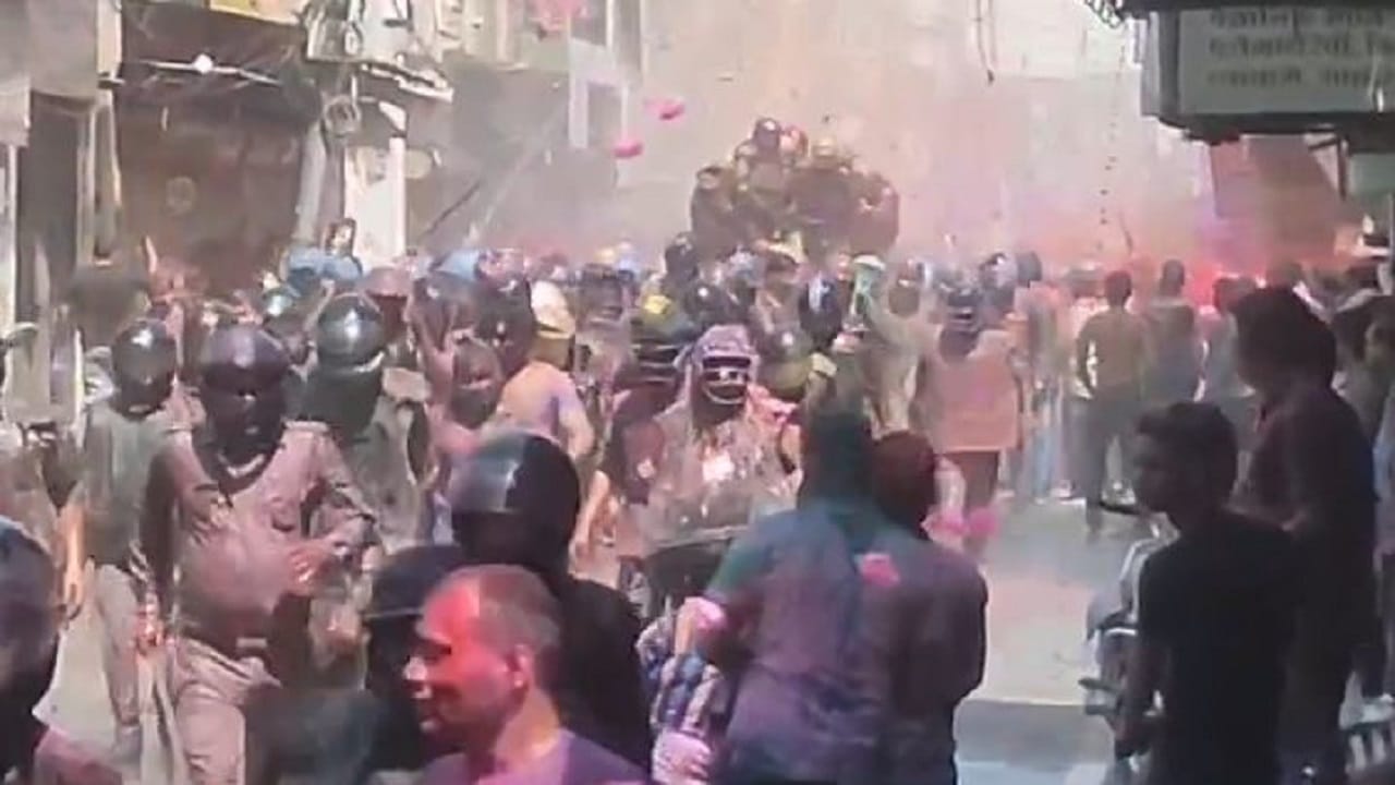 Holi 2025 Shahjahanpur Laat Sahab juloos unique tradition is 300 years old