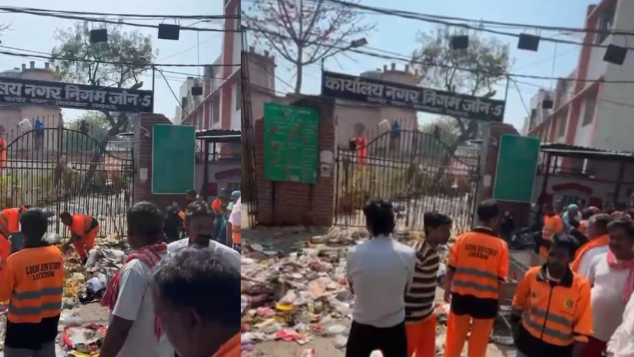 Cleaners protest for not giving the salary in Lucknow.
