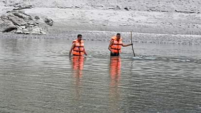 Himachal Pradesh: पिता ने मोबाइल इस्तेमाल करने पर डांटा, 11वीं में पढ़ रही बेटी ने की आत्महत्या; मंडी का मामला Himachal Pradesh Class 11 student commits suicide in Mandi father scolded her for using mobile phone