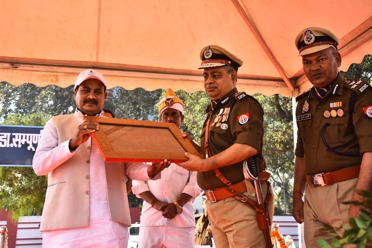 Lucknow: Passing out parade of deputy jailers and personnel who have completed their training was held and oat