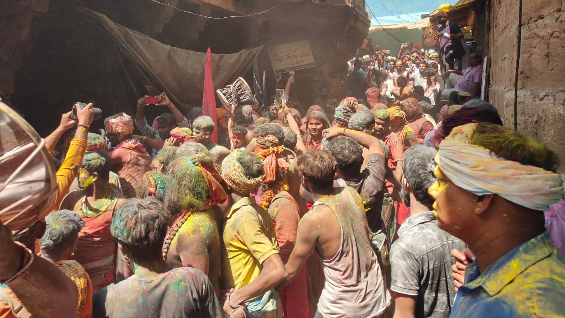 Masaan Holi 2026 in Kashi Unique Bhasma Holi at Manikarnika Ghat and Its Deep Connection to Lord Shiva