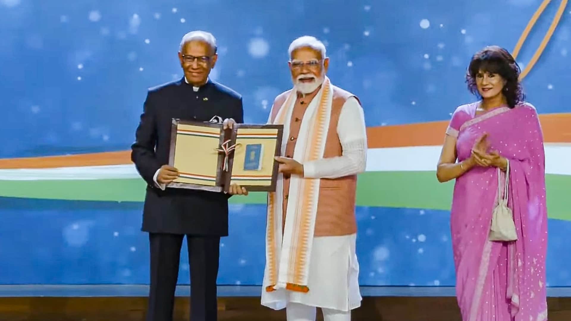 top news highlights today  Firing on train in Pakistan, Mauritius gives highest civilian honor to PM Modi