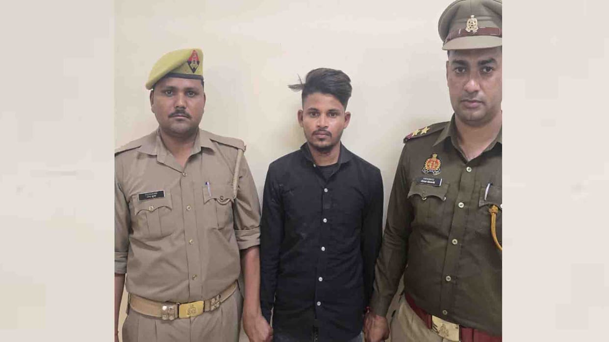 accused said the girl got angry after seeing the photos of girls in the mobile, so she slit his throat