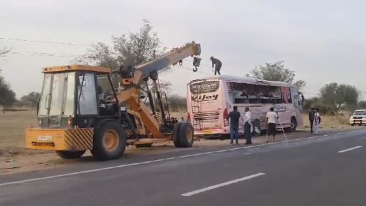 Nagaur News: Sleeper Bus Overturns After Colliding with Trailer, Three Students Killed, Two Seriously Injured