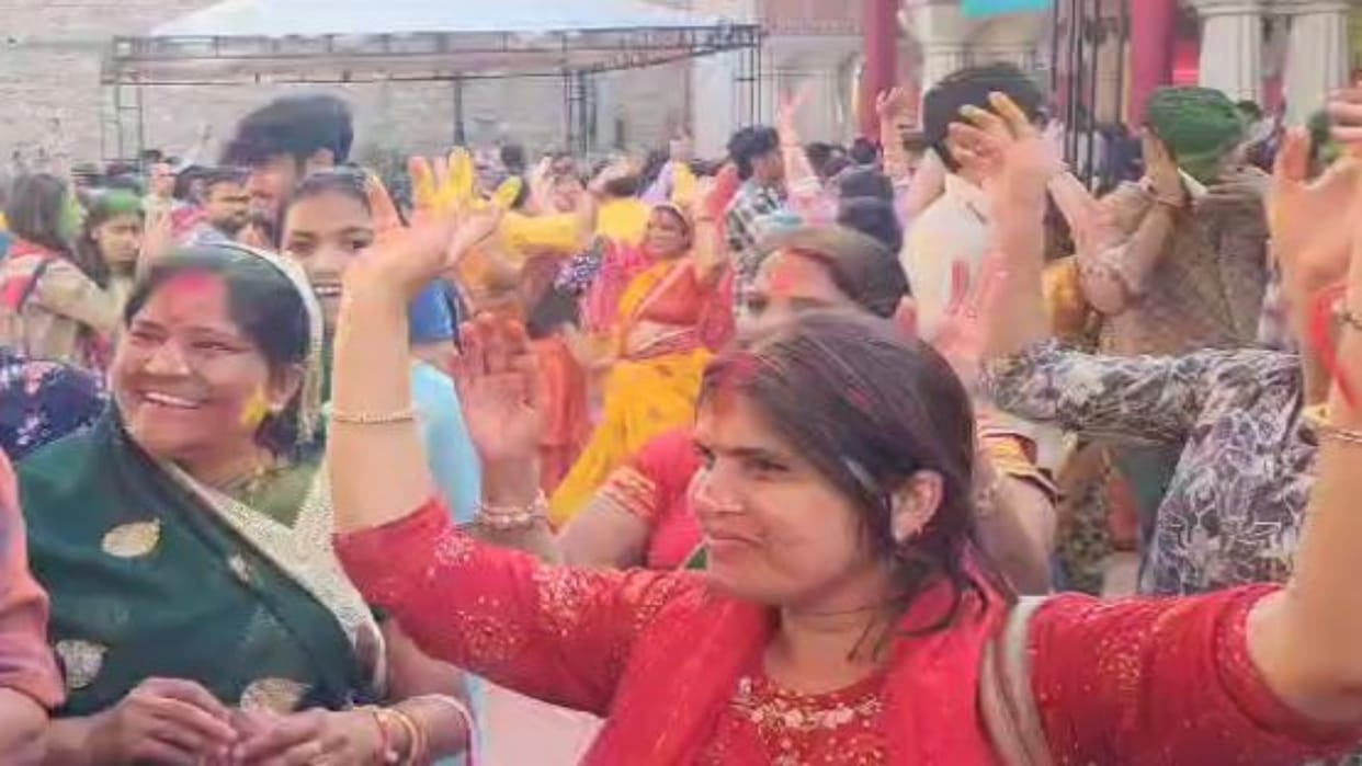 Jaipur: Braj's Holi Comes Alive at Govind Devji with Bhajans, Dance & Flower Showers in a Grand Phag Utsav