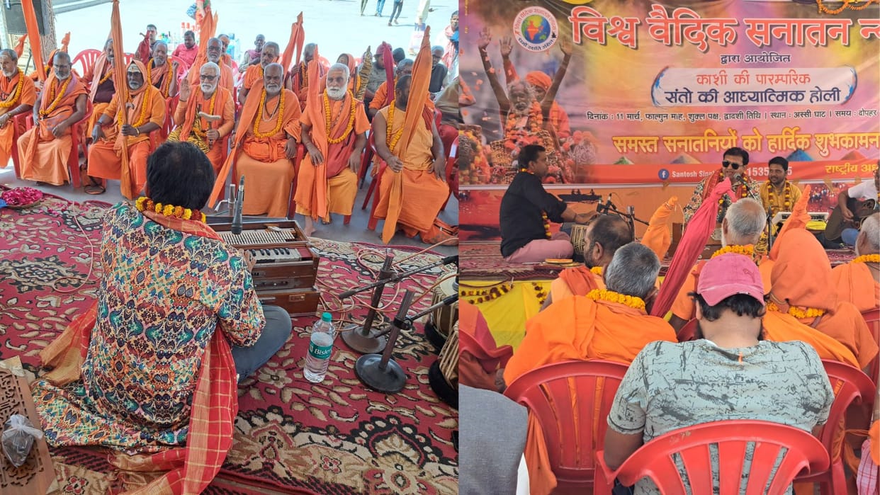 Saints and Mahatmas played the traditional spiritual Holi of Kashi