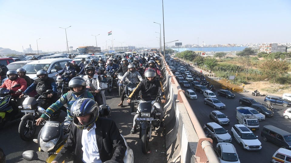 If bike rider do not wear a helmet delhi traffic police cancelled driving license