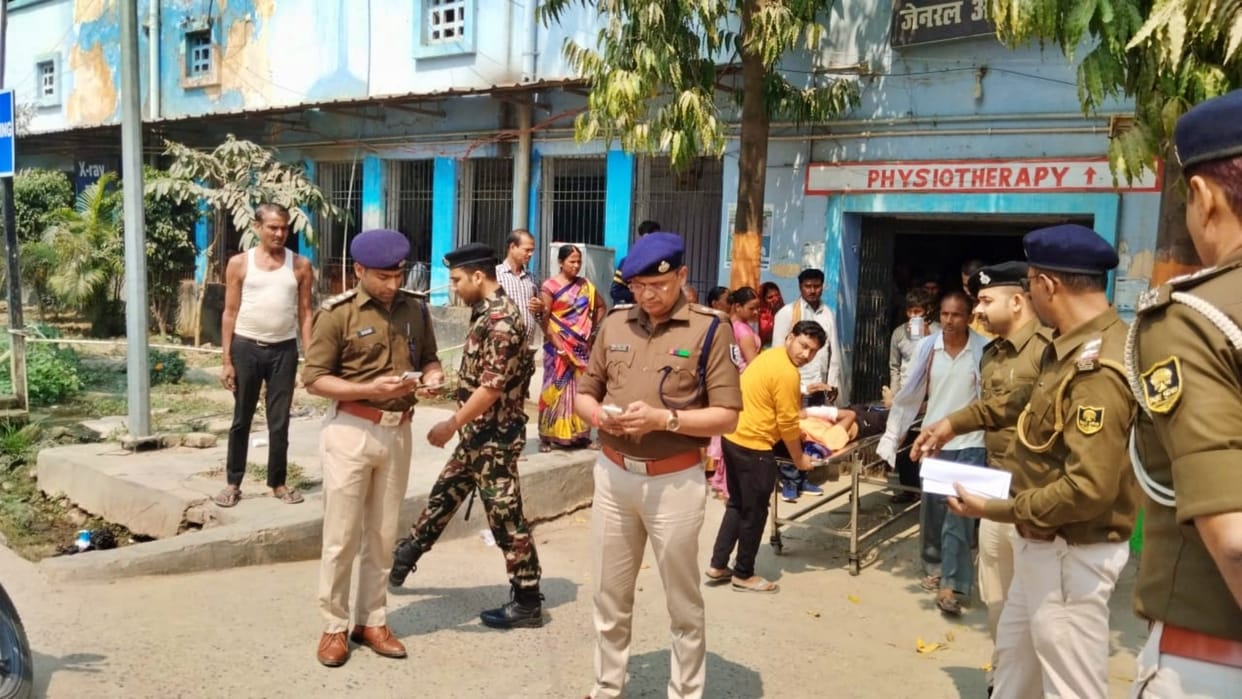 Vaishali Crime: Young man sitting at door was chased and shot, family in panic due to threat from criminals