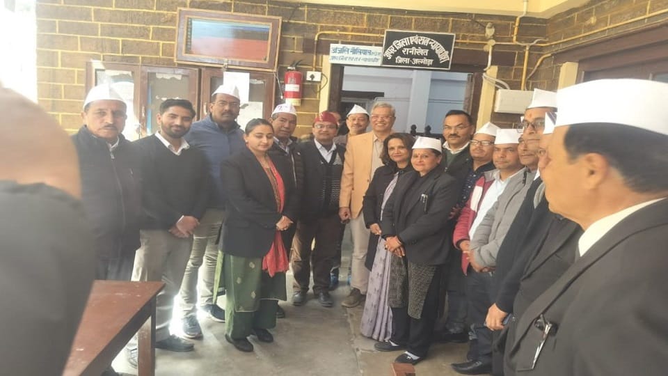 Supreme Court Justice Narasimha played Holi with advocates in ranikhet