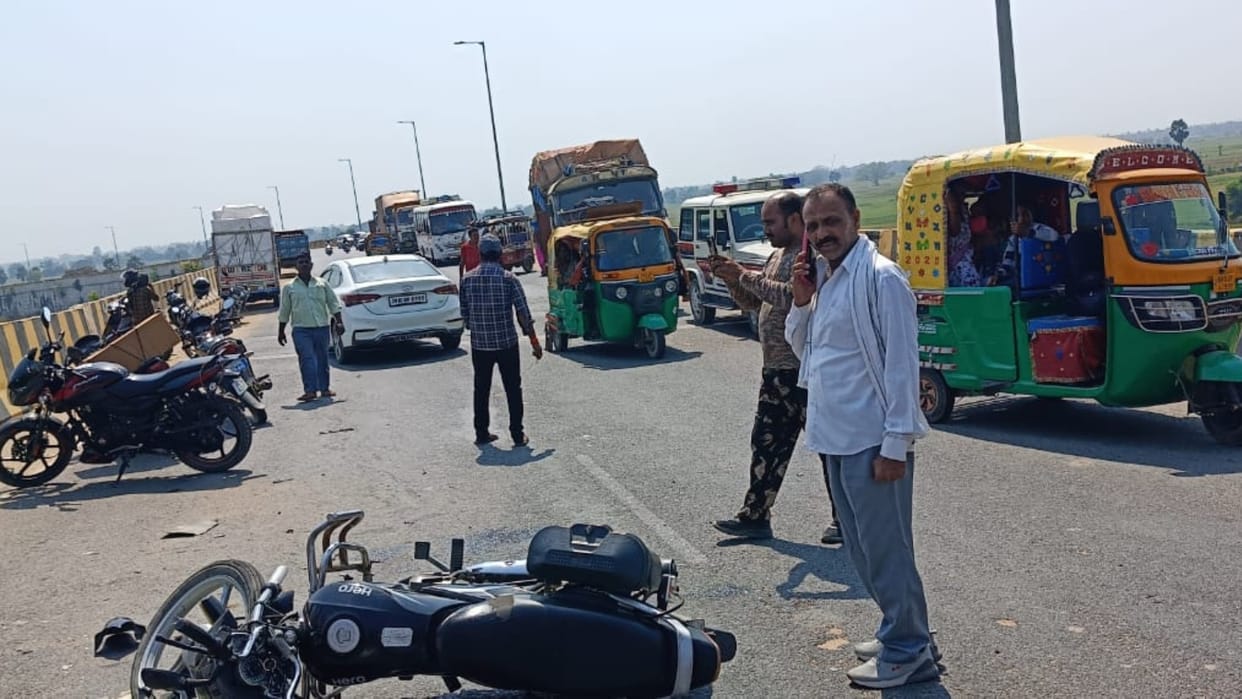 Bihar News : Truck collides with bike and auto, accident today many died saran bihar police Accident News