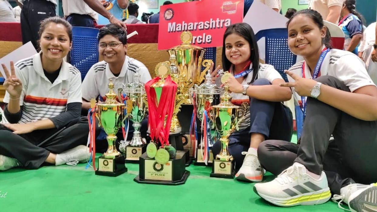 Bihar: 3 daughters of Bettiah won gold silver bronze medals in Indian Postal Carrom Competition Andhra Pradesh