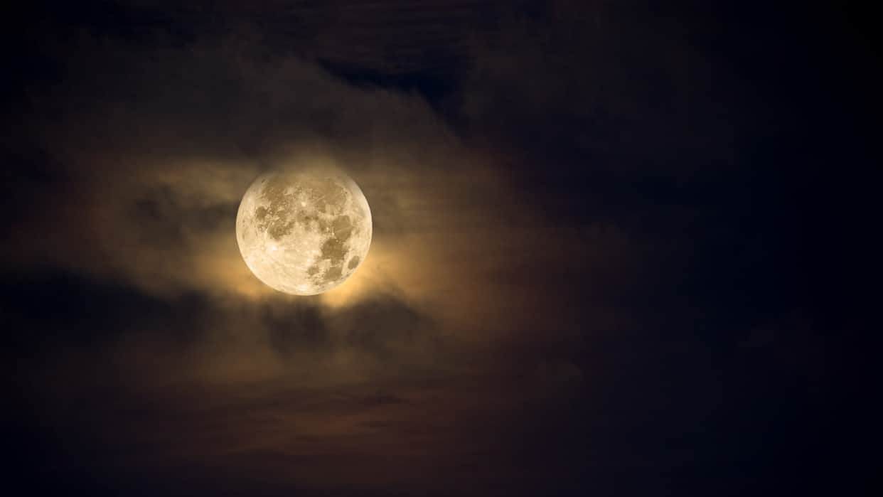 How to Stay Positive and Calm During Chandra Grahan 2025