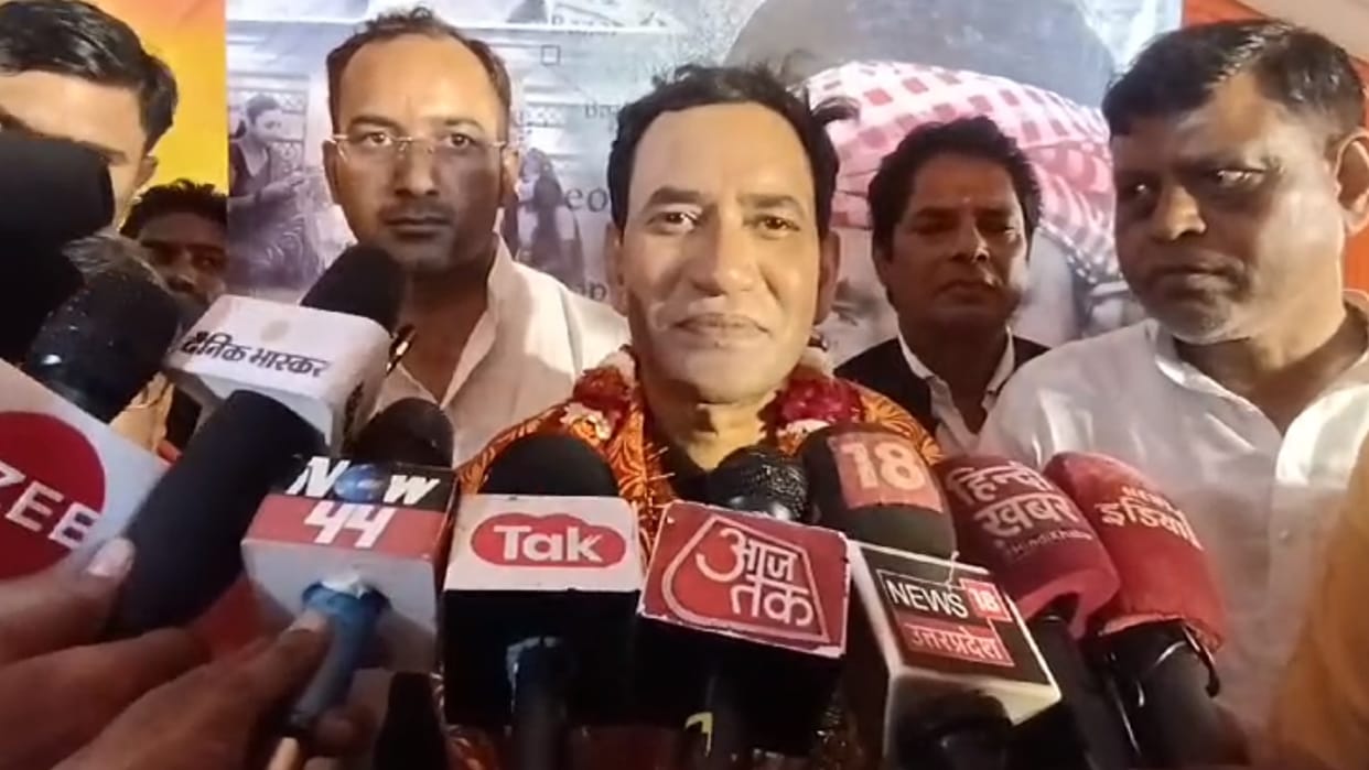 Dinesh Lal Yadav Nirahua in Kamakhya Mahotsav.