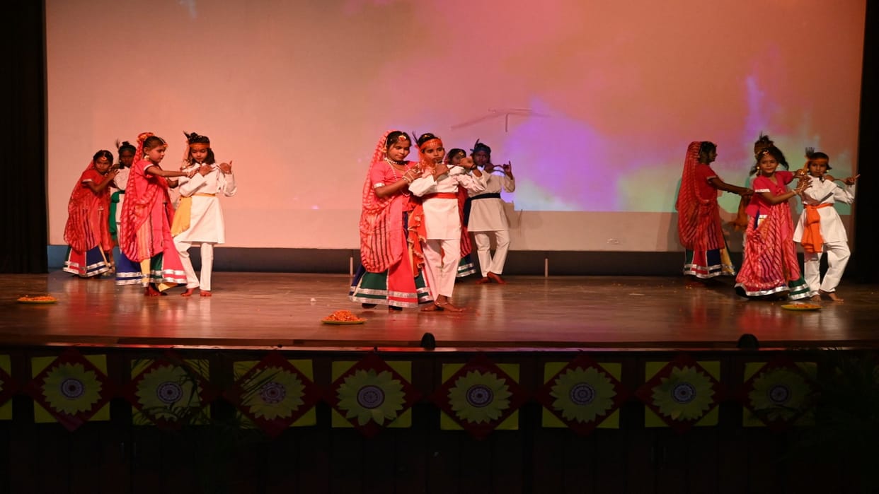 Ganga Gurukulam: Children showed their talent in the annual function, enthralled the audience with group dance