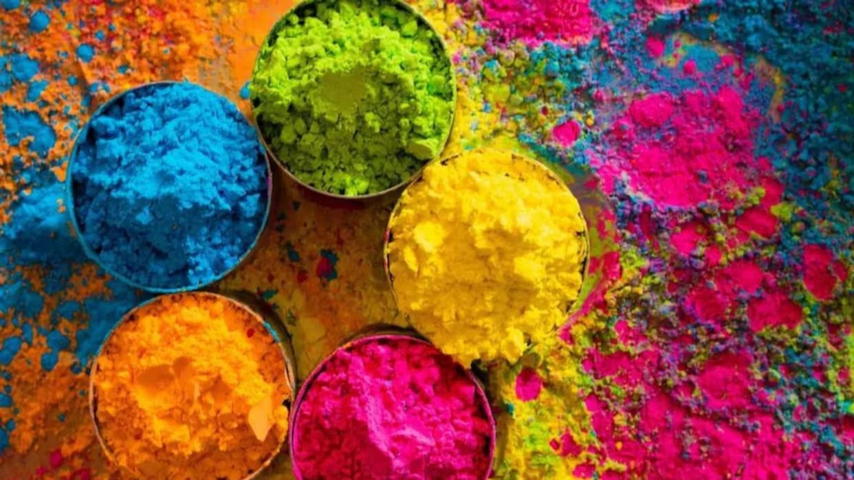 Caution on Holi: Play Holi with glasses on your eyes and coconut oil on your body