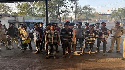 Korba: होली को देखते हुए पुलिस की बदमाशों को चेतावनी, कानून तोड़ा तो सीधे अंदर, सुधर जाओ नहीं तो सुधार देंगे view of Holi police warns miscreants if you break the law you will be sent to jail in Korba