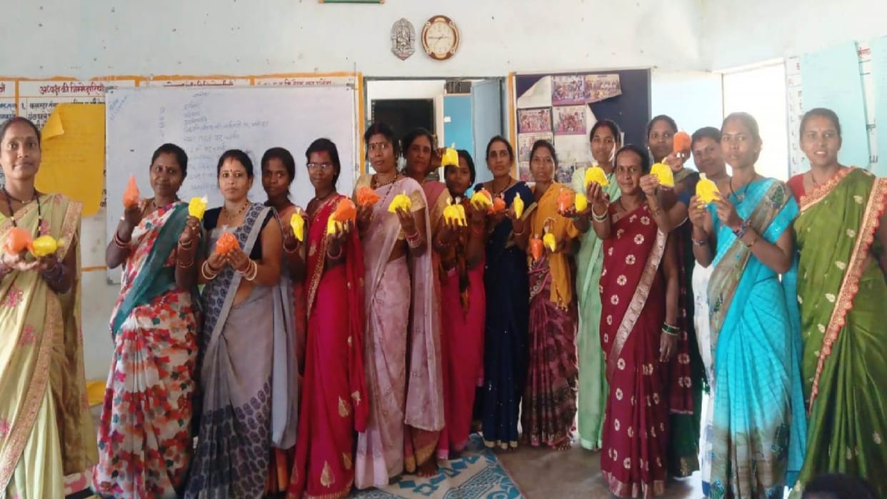 CG: Herbal gulal of women of self-help group got a place in the market, the product is also getting response