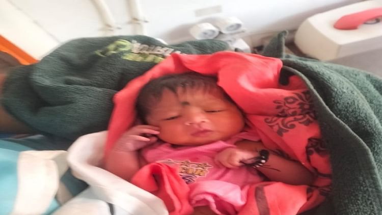 बेरहम मां!: रायपुर में दो माह की मासूम को झाड़ियों में फेंका, काट रही थी चींटियां