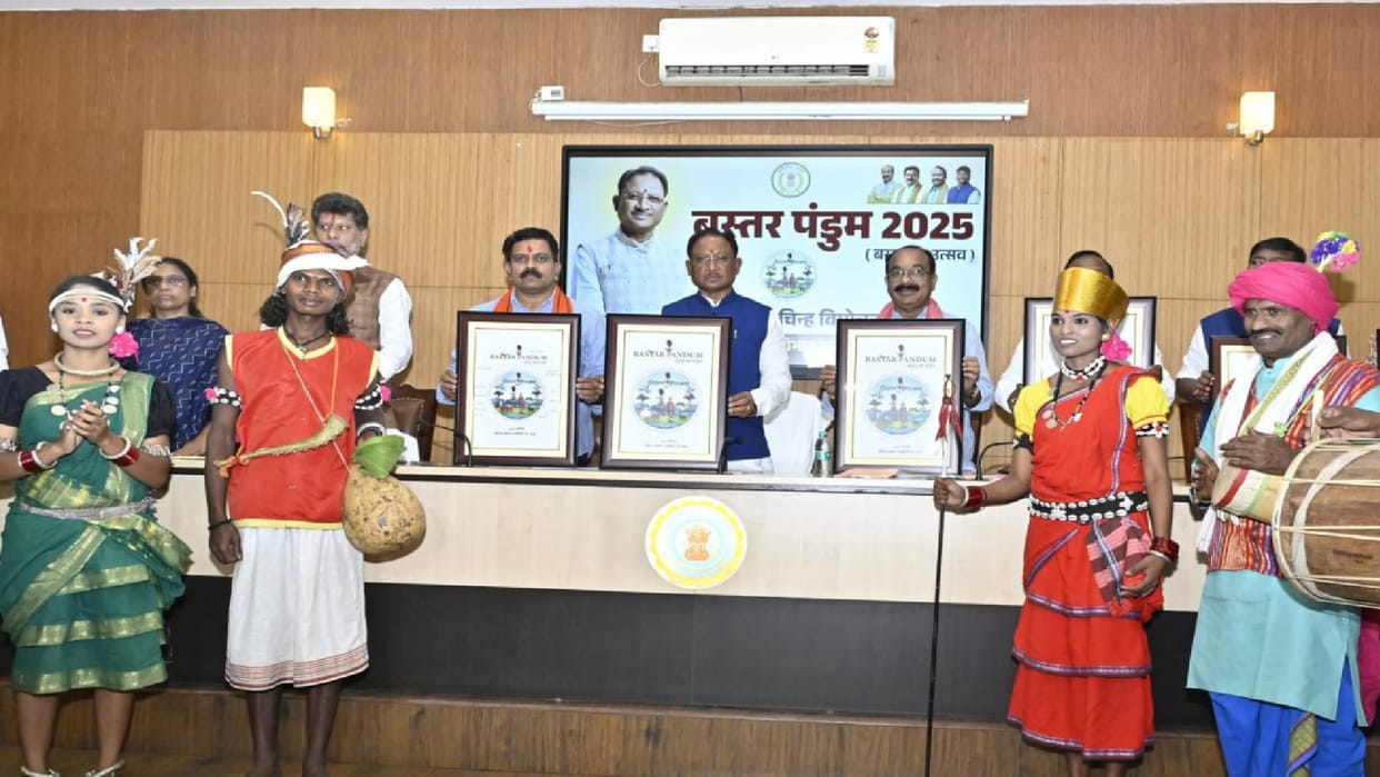 CG: CM Vishnudev unveiled the 'Bastar Pandum 2025' logo, said - a unique initiative to preserve heritage