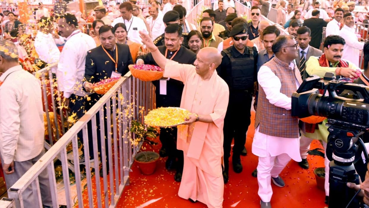 CM Yogi Adityanath Visit in jaunpur attended mass marriage campaign