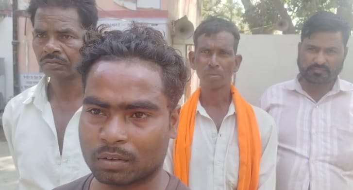Road Accident in Kanpur high speed pickup lost control and overturned many died including an innocent child