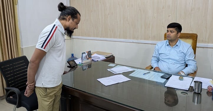 Broker in the collectorate Babu used to tell himself complaint was made to DM was dominated in ADM SDM court