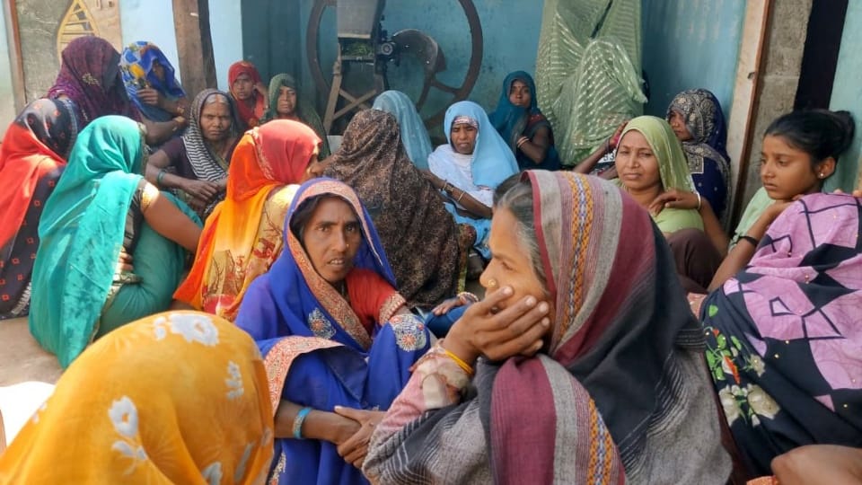 Mother and son murder with axe and sickle in Kaushambi three including SHO suspended