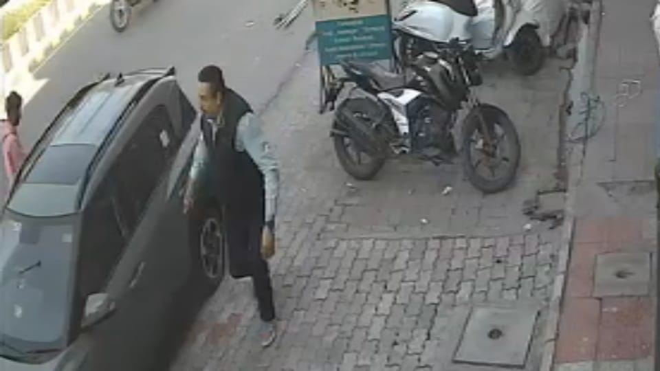 firing on BJP leader in Amritsar see video