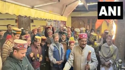 Holi 2025: हिमाचल के कुल्लू में 400 साल पुरानी परंपरा से मनाई जाती है होली, आज से हुआ आगाज Holi is celebrated in Himachal's Kullu as a 400 year old tradition, it started today